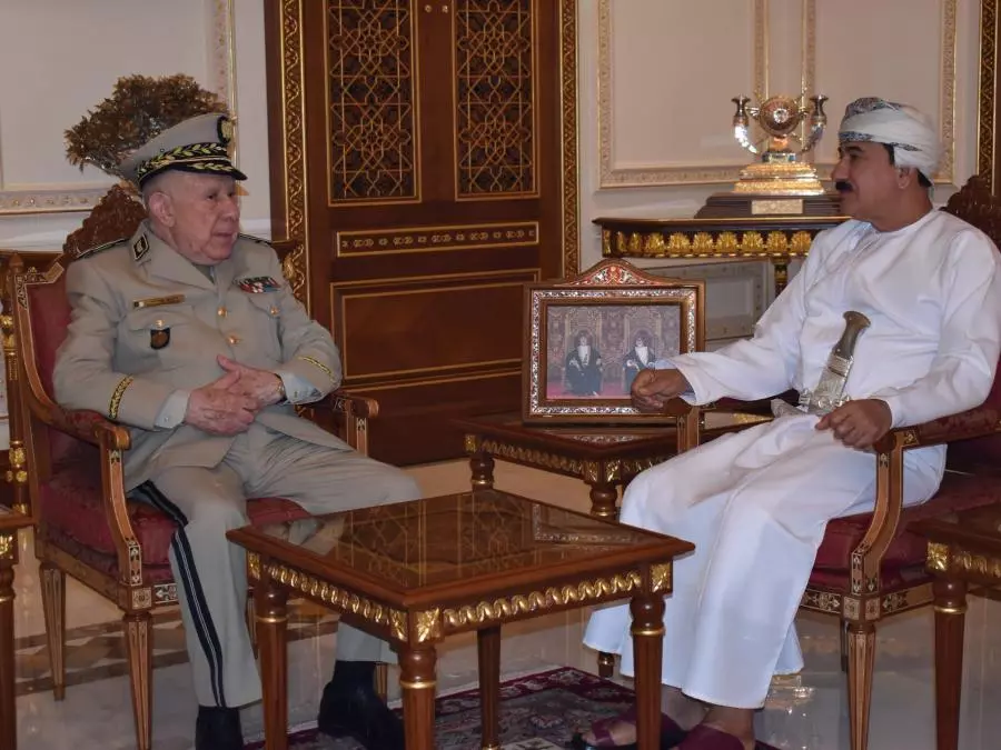 Le Général d’Armée Saïd Chanegriha reçu à Mascate par le ministre du Bureau royal du Sultanat d’Oman
