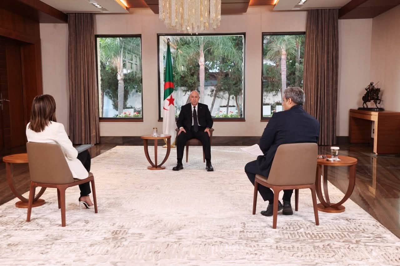 Tebboune met en avant les performances de l’Algérie dans le ciment et les infrastructures ferroviaires