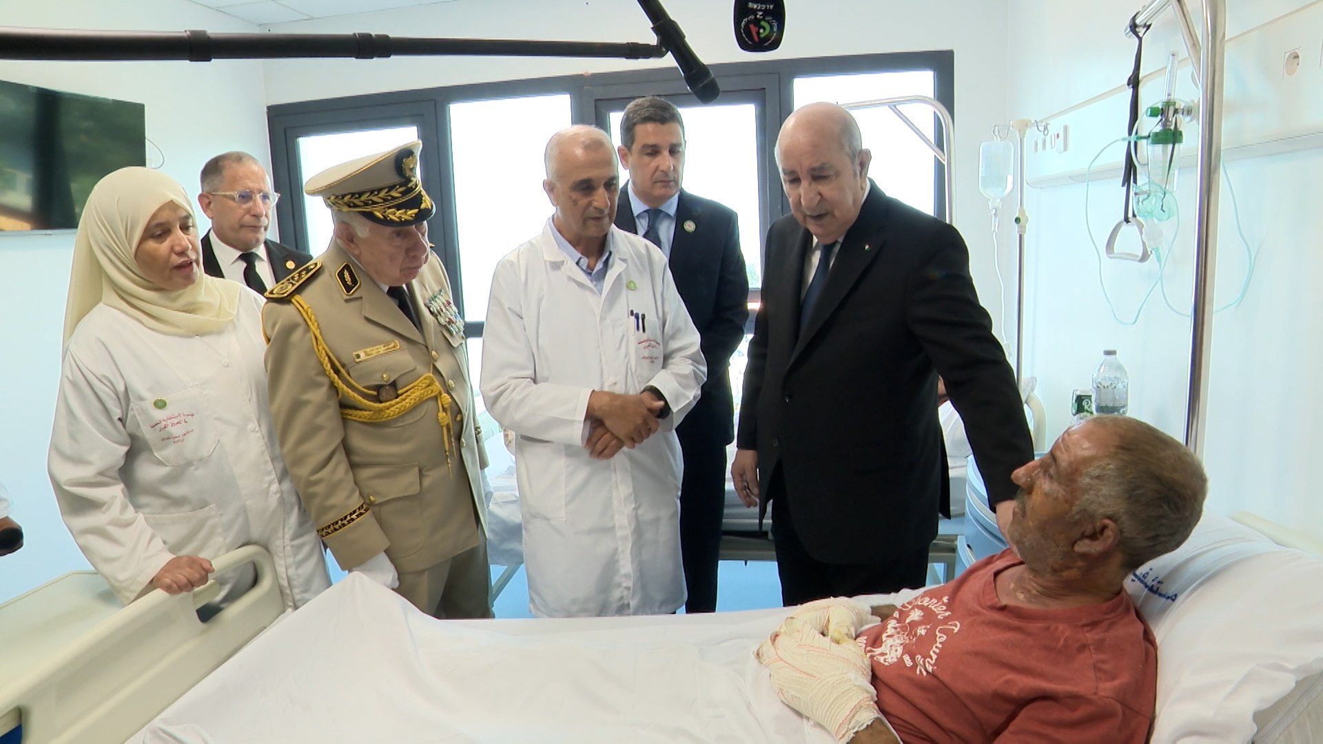 Le président Tebboune s’enquiert de l’état de santé des victimes des incendies à Zérald