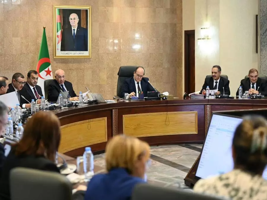 Réunion du gouvernement : lutte contre les bandes de quartiers, transformation numérique et protection de La Casbah au menu du jour