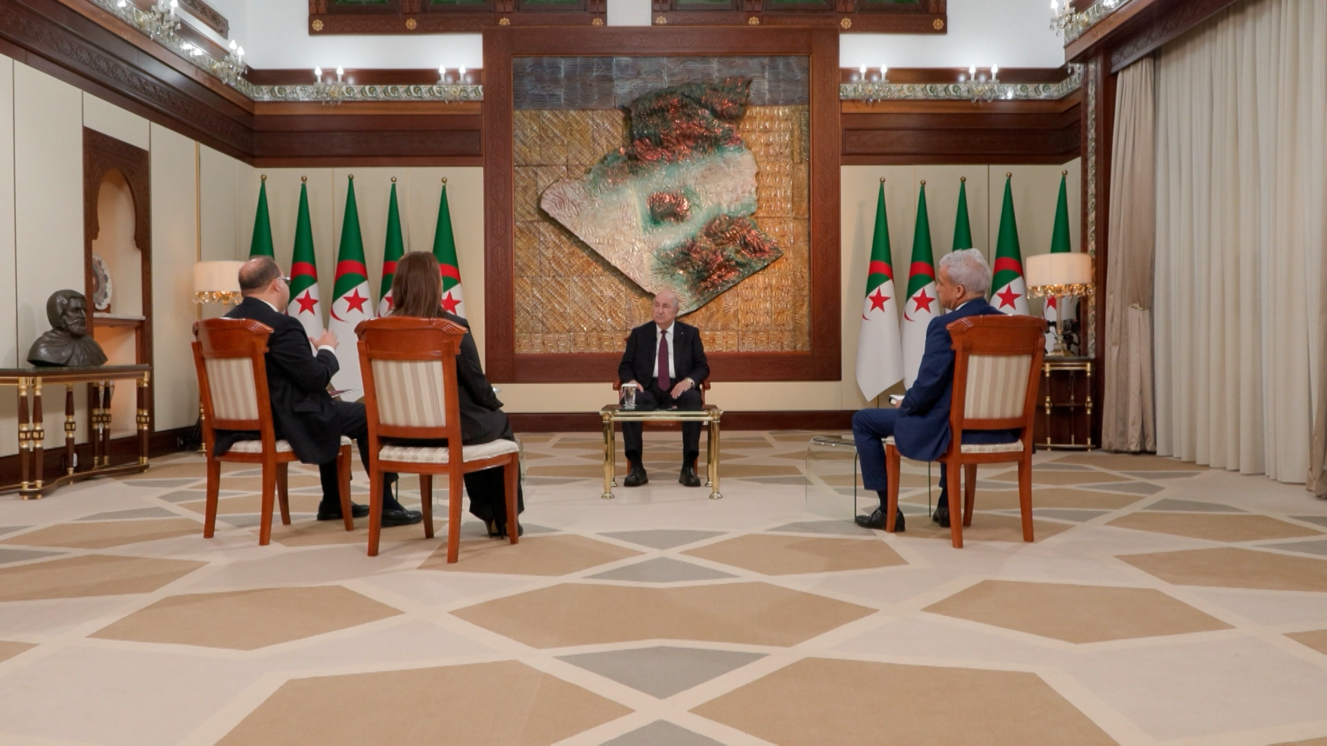 Le président algérien réitère son engagement à revaloriser les salaires en 2027